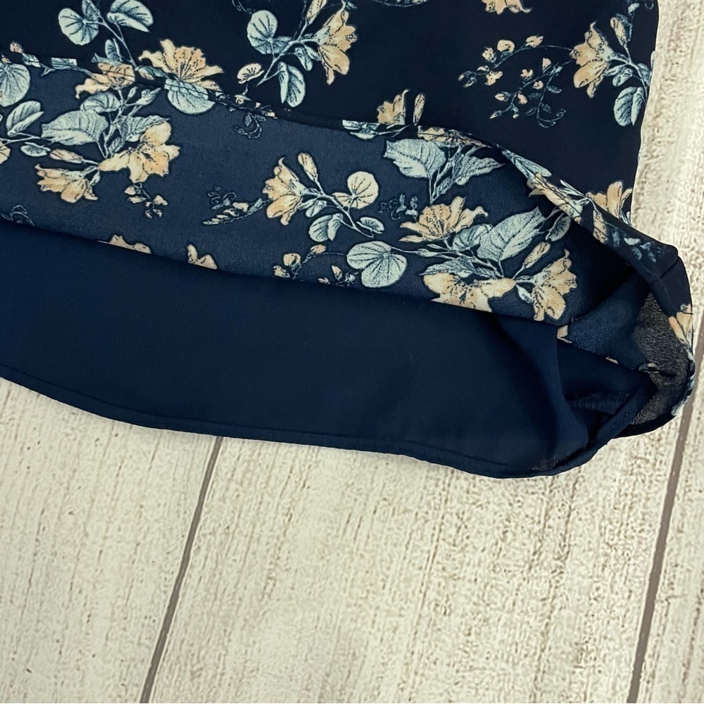 SOCIALITE Women’s V-Neck Chiffon Lined Camisole Navy Floral Size Medium - Picture 9 of 10